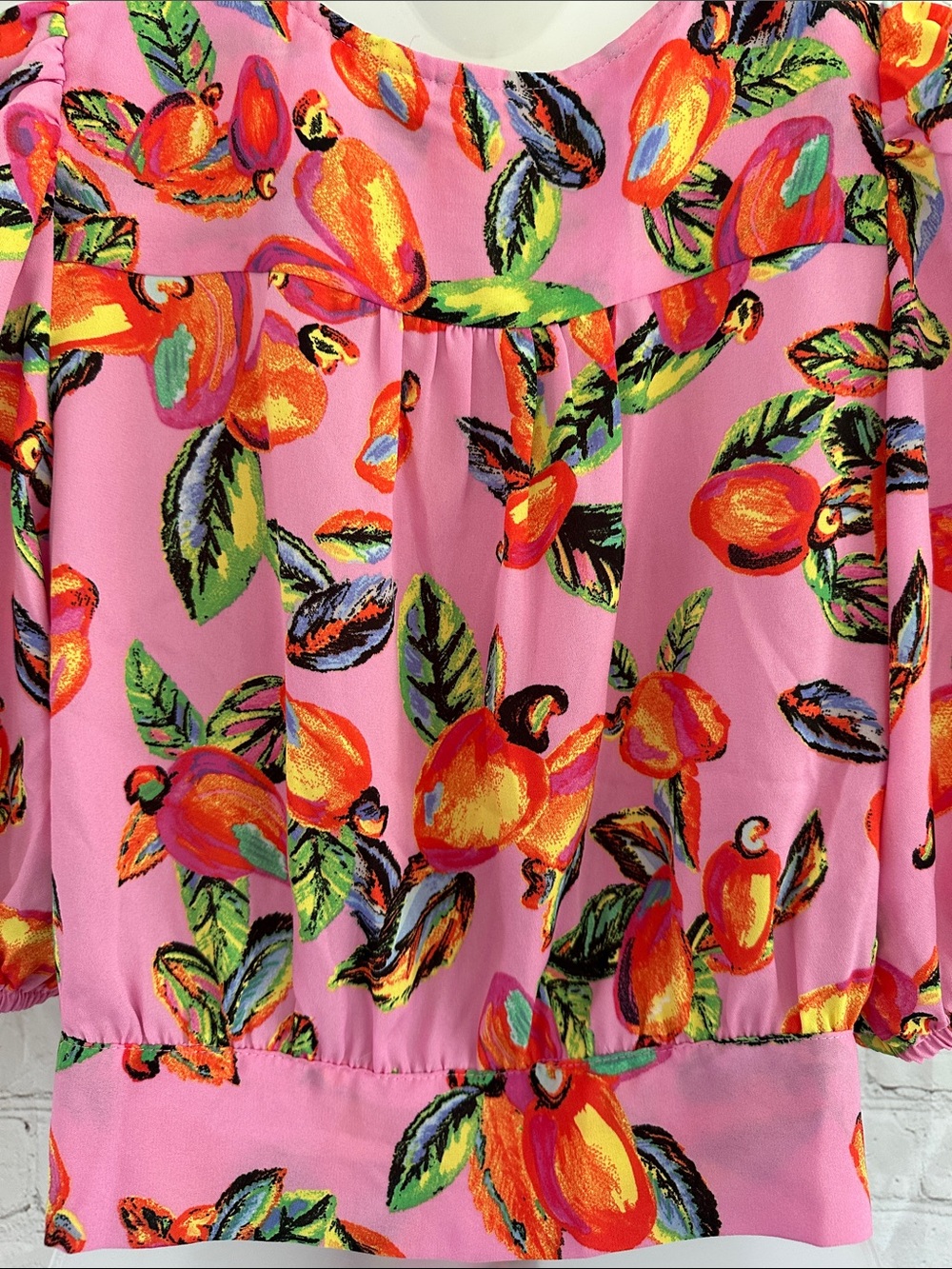 Joie NWT Bright Pink Tie-Front Button Down Fruit Print Crop Top size S - Picture 7 of 9